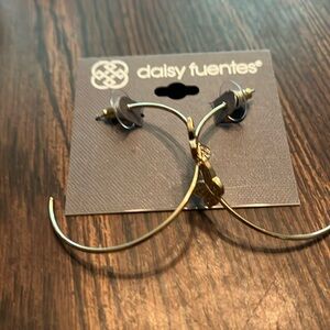 Daisy Fuentes butterfly w glitter big hoops